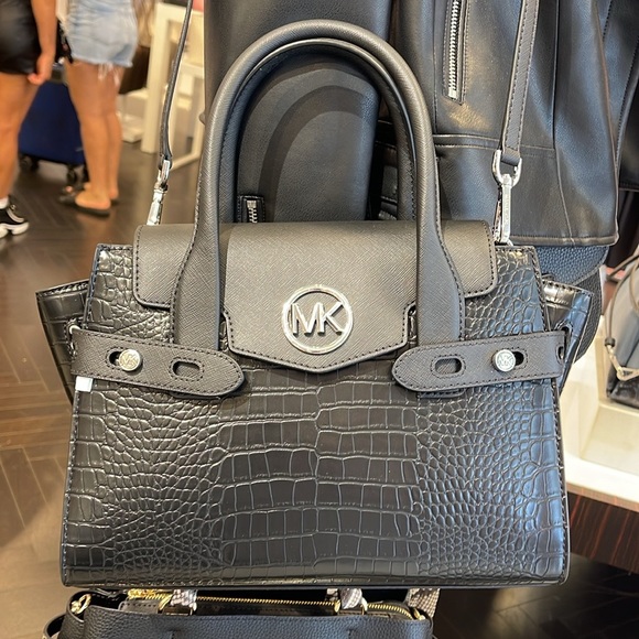 MICHAEL KORS
Carmen Medium Belted Flap Satchel Crocodile Leather
NWT - Picture 7 of 16